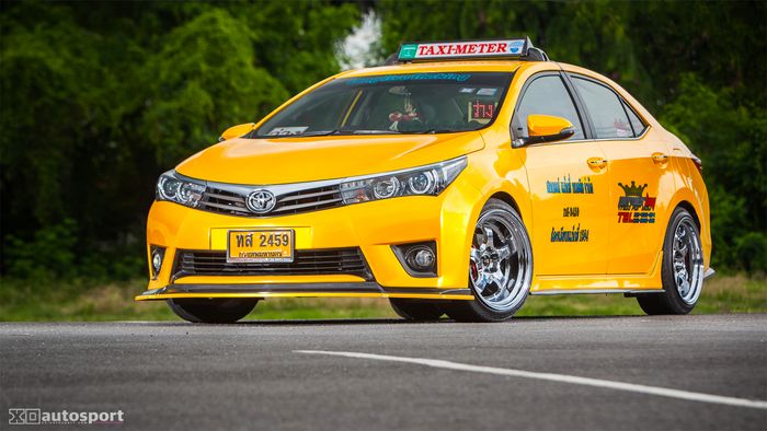 Modifikasi Toyota Corolla Altis tampil berjubah taksi dengan gaya