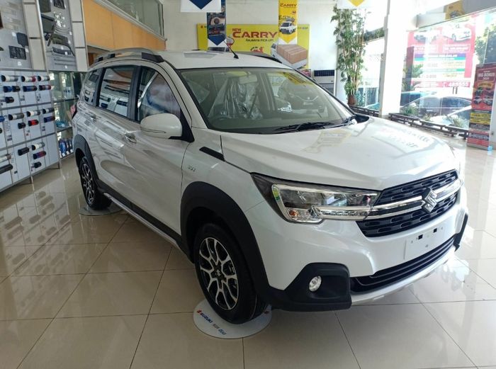 Suzuki XL7 Warna Pearl snow White