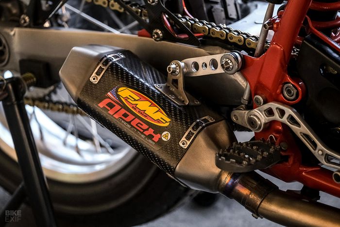 Muffler FMF Apex jadi pilihan untuk knalpot street tracker ini