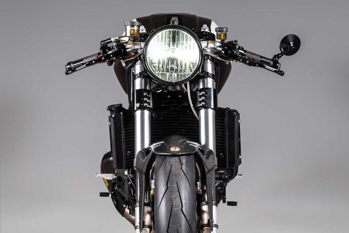 Tampang depan dari Ducati Monster S4 cafe racer ini