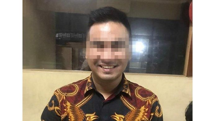 AR (26), pengemudi Chevrolet Spin yang merampas handphone milik polisi yang hendak menilangnya di Jl Panjang, Kebon Jeruk, Jakarta Barat