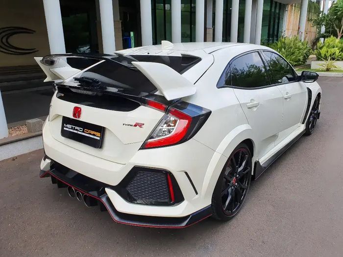 Honda Civic Type R di metro Cars Premium