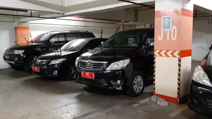 ilustrasi parkir basement mall