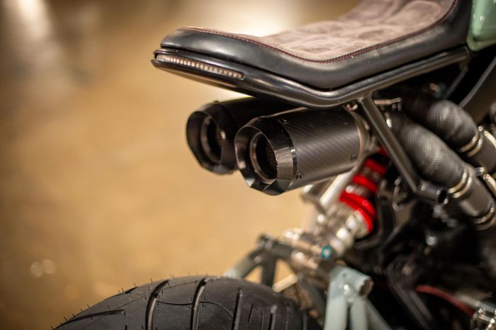 Jok Recaro terpasang pada subframe kustom