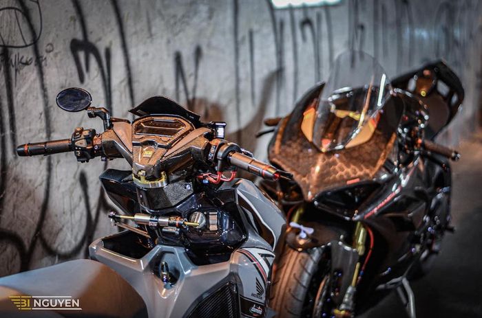 Kokpitnya dibalut serat karbon dan dipasangi part mewah