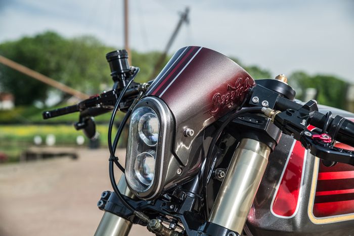 Headlamp dengan rumah yang dicetak menggunakan 3D printer