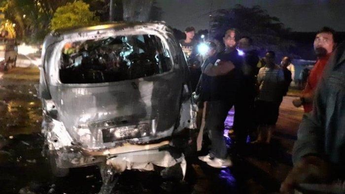 Honda Freed hangus terbakar bersama pengemudi di dalam kabin hingga tewas