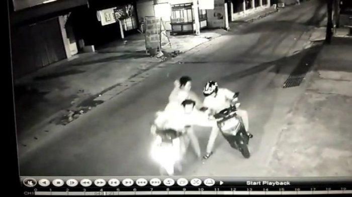 Tangkapan layar rekaman CCTV detik-detik aksi begal (TRIBUNJAKARTA.COM/Yusuf Bachtiar)