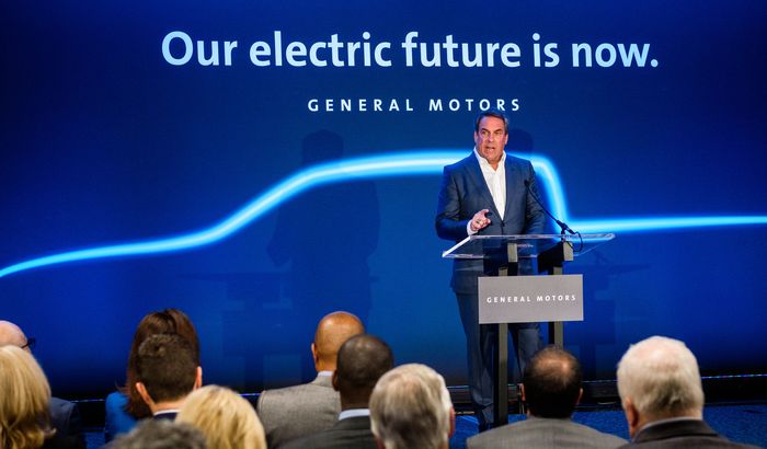 Presiden General Motors, Mark Reuss saat mengumumkan akan menginvestasikan pengembangan mobil listrik dan otonom