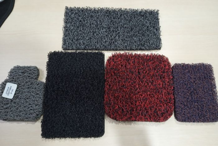 Beberapa contoh produk karpet coil mat yang ada di Indonesia.
