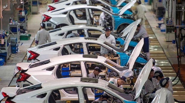 Ilustrasi pabrik perakitan mobil di China