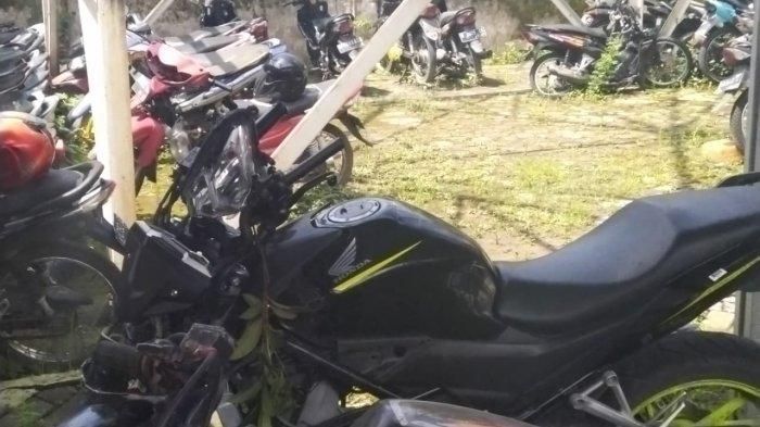 Kondisi Honda CB150R yang tabrak Honda Mobilo di flyover Manahan