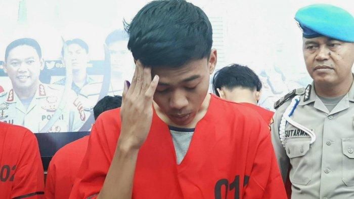Pelaku geng motor Melehoi, DJ, saat diamankan Polres Metro Jakarta Pusat, Selasa (18/2/2020). 