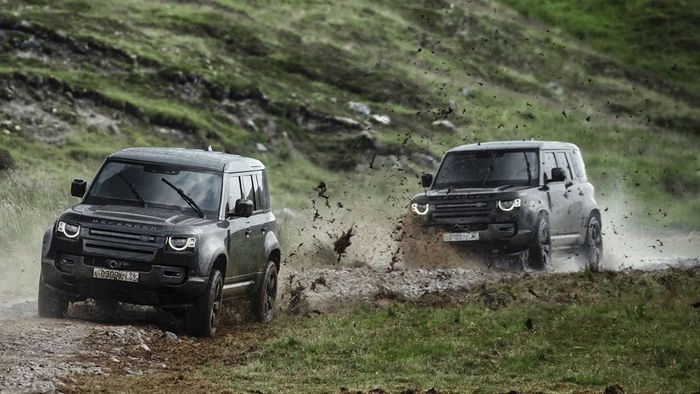 Land Rover Defender dalam teaser film James Bond No TIme to Die