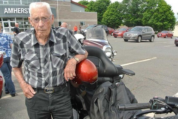 Wymann Betts, pria 100 tahun masih doyan turing jarak jauh naik Honda Gold Wing.