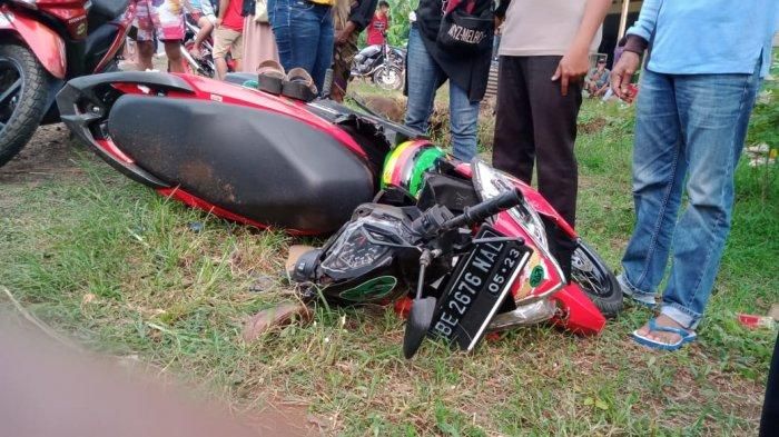 Tiga korban meninggal dunia dalam kecelakaan maut yang terjadi di Jalan Ir Sutami, Kecamatan Bandar Sribhawono, Lampung Timur, Sabtu (22/2/2020). (Dok Warga)