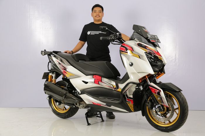 Yamaha XMAX pemenang Best Airbrush Customaxi x Yamaha Heritage Built Medan