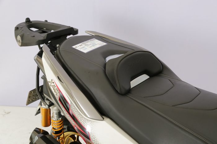 Jok ala Yamaha XMAX Eropa plus bracket box Givi