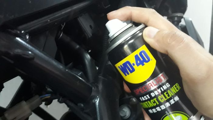 Area kabel wajib disemprot contact cleaner agar menghindari korosi