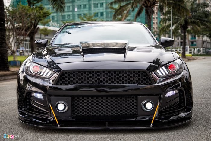 Tampilan depan makin sporti bak cangkok muka Ford Mustang