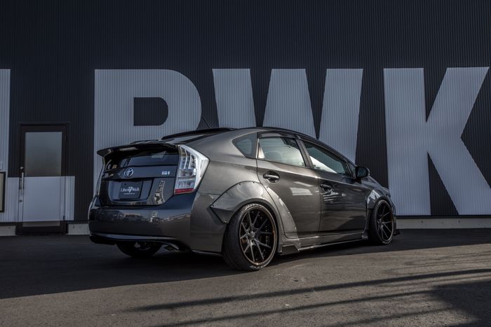 Tampilan belakang juga enggak kalah sporti