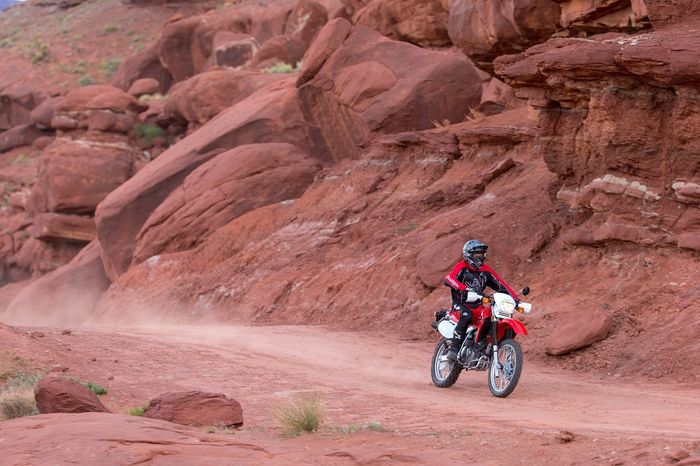 Honda XR650L 2020 hadir, siap diajak melibas jalan off-road dan on-road