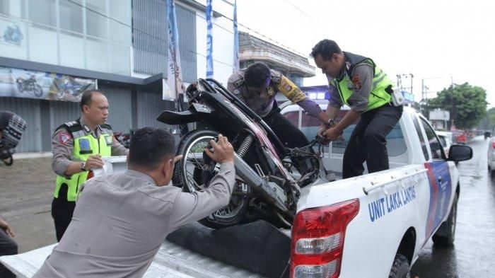 KTM 'Inul' dievakuasi dan dibawa ke Polresta Bandar Lampung sebagai barang bukti kecelakaan