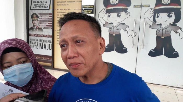 Yanuardi dan Fitri saat melaporkan kasus penganiayaan terhadap dirinya di Mapolres Tangsel, Serpong, Kamis (5/3/2020). (TribunJakarta.com/Jaisy Rahman Tohir)