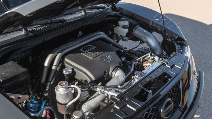Mesin Nissan Titan V8 berkapasitas 5.600 cc dengan turbo lansiran Garrett pada Nissan Frontier