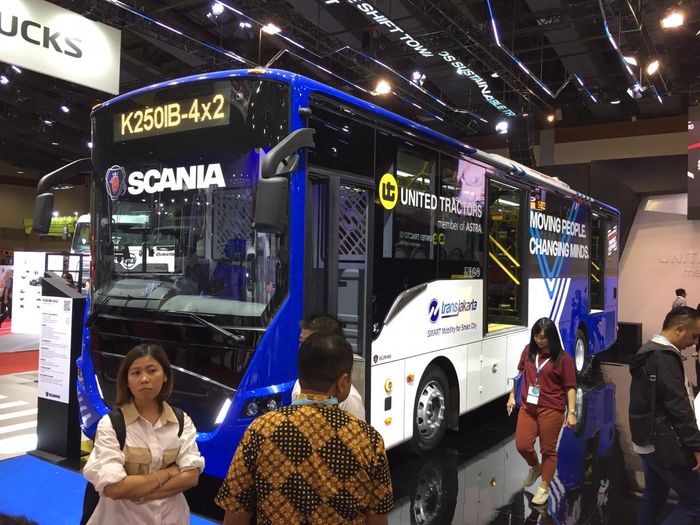 Bus TransJakarta memakai sasis dan mesin Scania