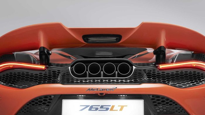 Tampak Belakang McLaren 765LT