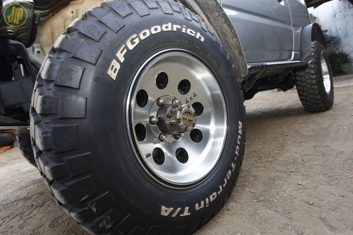 Bagian Pelek dibalut ban BFGoodrich