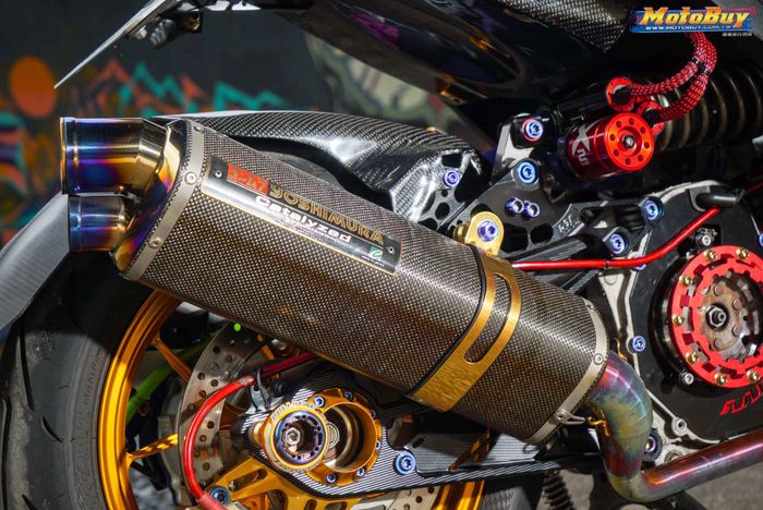 Knalpotnya pakai muffler Yoshimura