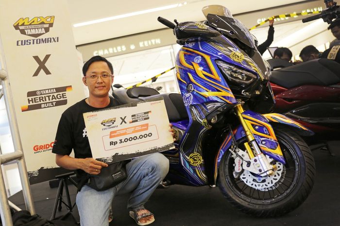 Nico bersama Yamaha XMAX juara Master Class Customaxi x Yamaha Heritage Built Solo