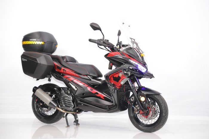 Eko Jumiyanto dengan Yamaha Aerox berkonsep sport touring