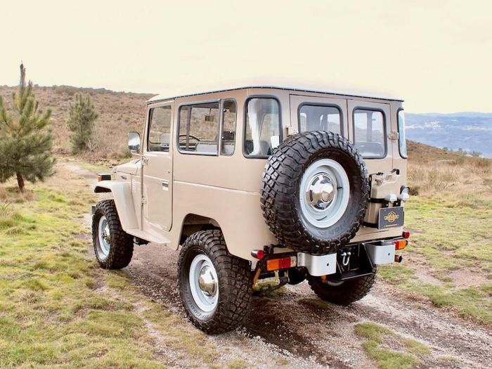 Toyota Land Cruiser FJ40 hasil restorasi  Legacy Overland 