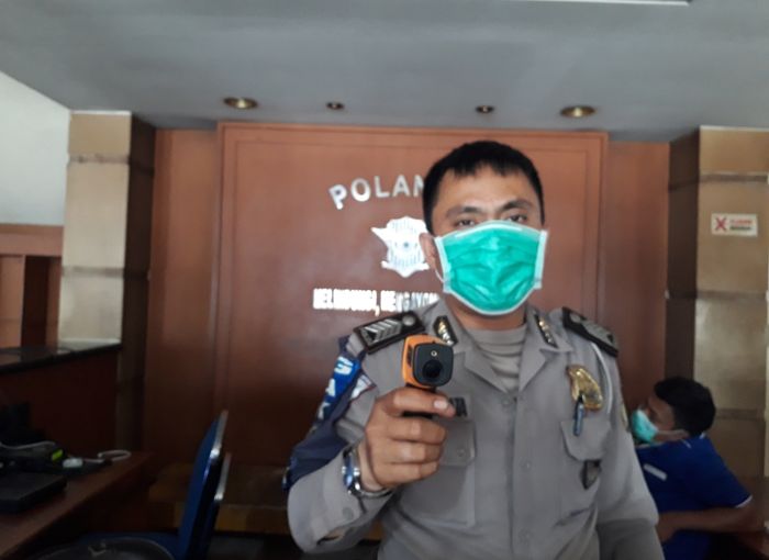 Seorang Polisi tak libur saat wabah Corona menyerang Jakarta