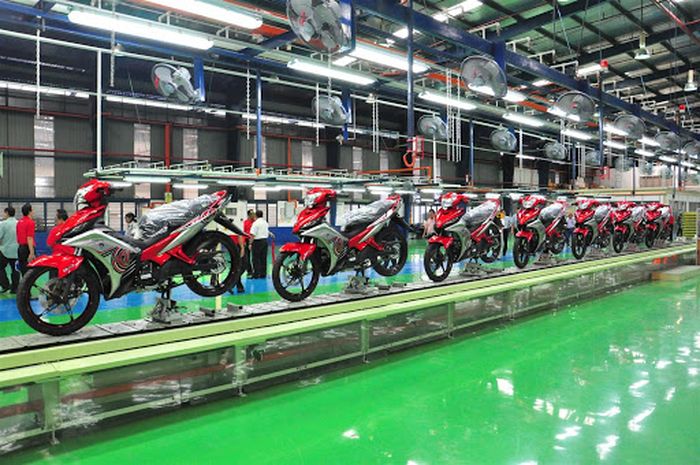 Suasana pabrik Yamaha di Malaysia