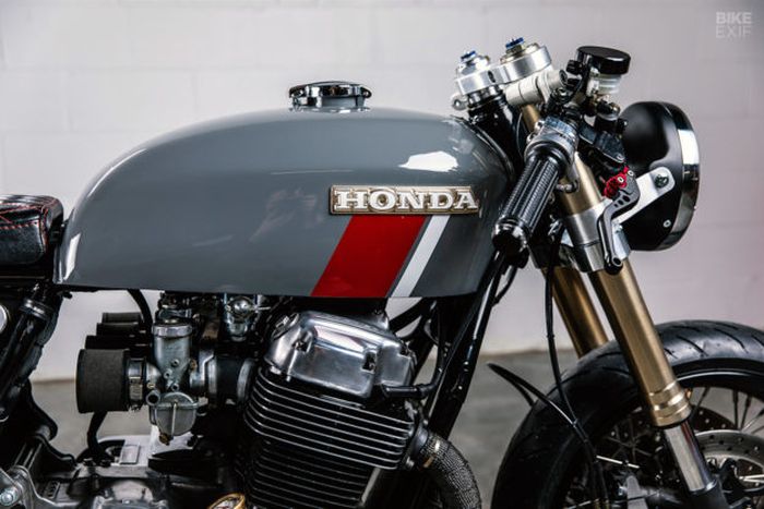 Tangki bawaan Honda CB750 masih dipertahankan