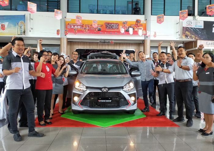 Peluncuran New Toyota Agya di dealer Toyota Nasmoco Slamet Riyadi, Solo.