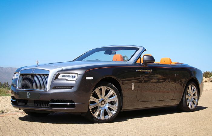 Rolls-Royce Dawn standar bertampang aristokrat