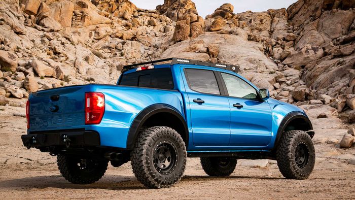 Tampak sampnh dan belakang Ford Ranger garapan Automotive Performance Group (APG)