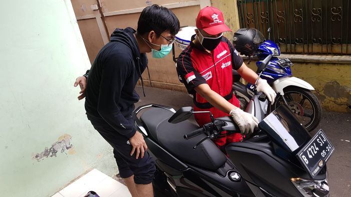 Teknisi akan mendatangi rumah konsumen dengan layanan Servis Kunjung Yamaha (SKY).