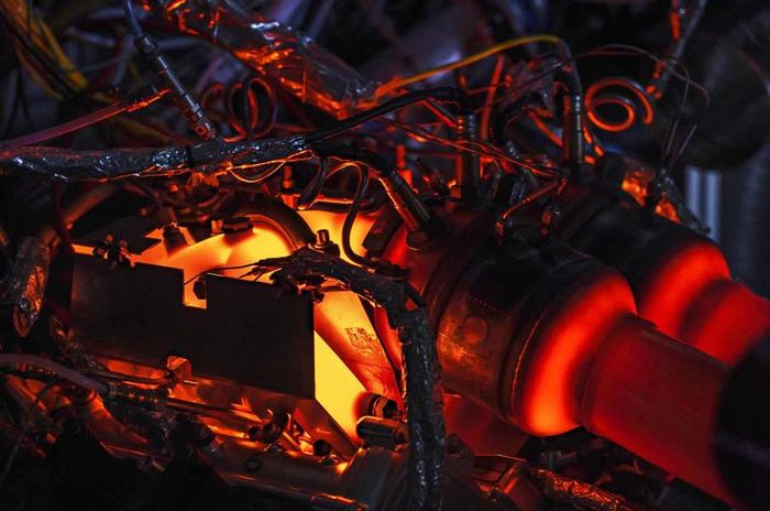 Mesin TM01 V6 3.000 cc turbocharged buatan Aston Martin.