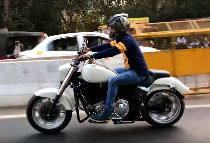 Sekilas siapapun pasti mengira motor ini Harley-Davidson asli