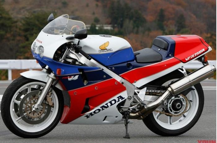 Sosok Honda VFR750R (RC30)