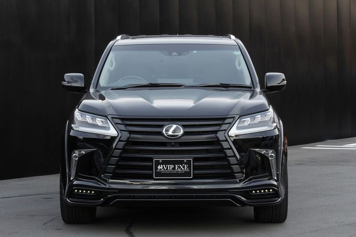 Tampilan depan Lexus LX570 