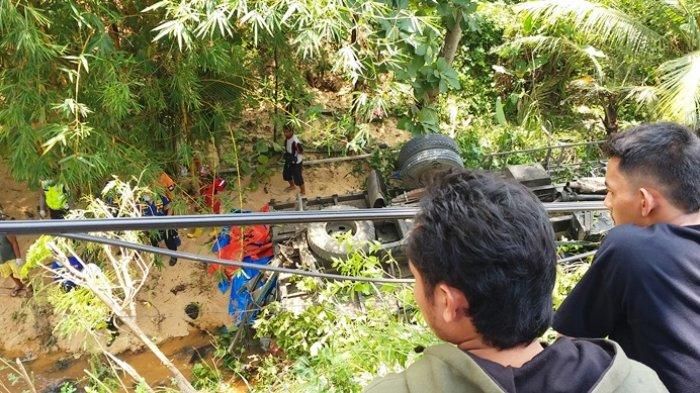 Kecelakaan Maut di Brebes Truk  Rem Blong Berakhir Masuk 