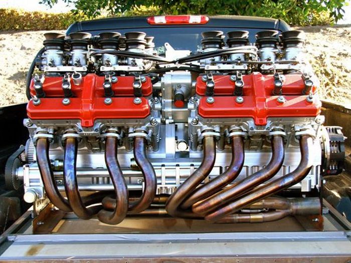mesin V16 Cizeta-Moroder V16T yang dilepas dari mobil.jpg