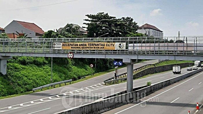 Kondisi lengang di ruas tol Semarang, (30/3/20)